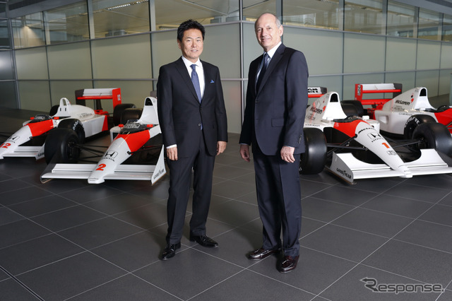 ホンダの新井氏(左)とマクラーレンのロン・デニス氏。
