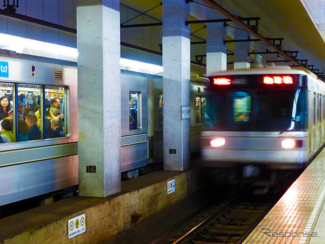 通勤電車での移動のあと家族全員でのうがいと殺菌を(都内で12月11日に開かれた「うがいプレスセミナー」)