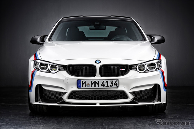 BMW M4 クーペ のMパフォーマンスパーツ 装着車