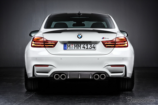 BMW M4 クーペ のMパフォーマンスパーツ 装着車