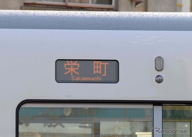 9000形では側面にも行先表示板が取り付けられた。