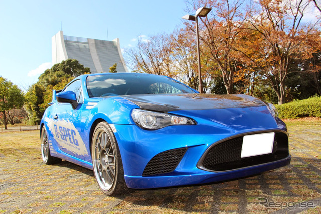 データシステム製「スバル BRZ 専用フロントバンパースポイラー」と「テールエンドスポイラー」を装着した、スバル BRZ