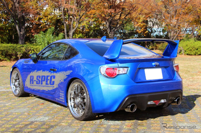 データシステム製「スバル BRZ 専用フロントバンパースポイラー」と「テールエンドスポイラー」を装着した、スバル BRZ