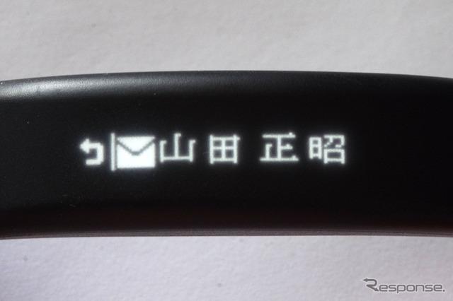 スマホにメールが着信するとこのような表示とバイブで知らせてくれる