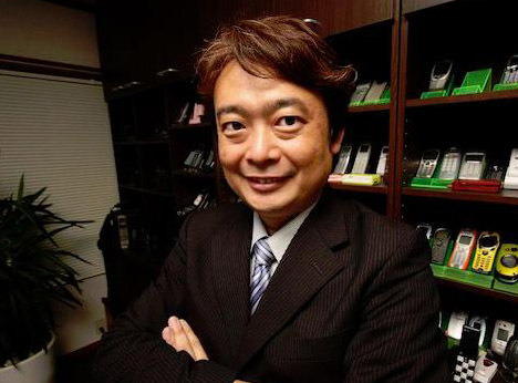 木暮祐一氏。青森公立大学 准教授/博士(工学)、モバイル研究家として活躍し、モバイル学会の副会長も務める。1000台を超える携帯コレクションを保有。