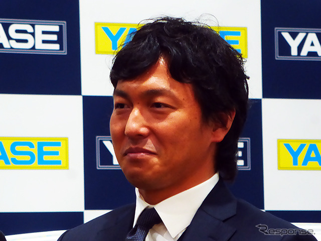 2014ヤナセ・ジャイアンツMVP賞を受賞した長野久義選手(2014年12月24日、ヤナセ本社)