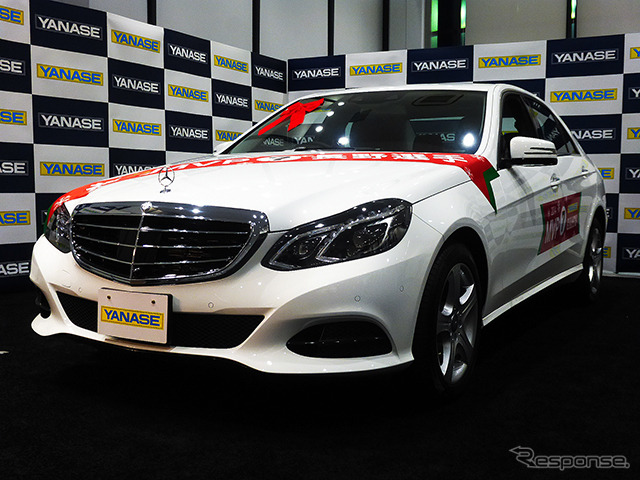 長野久義選手に贈られたメルセデスE250(2014ヤナセ・ジャイアンツMVP賞贈呈式、2014年12月24日)