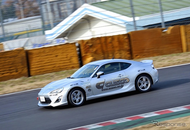 POTENZA RE-11Aを装着した、トヨタ 86 と比較