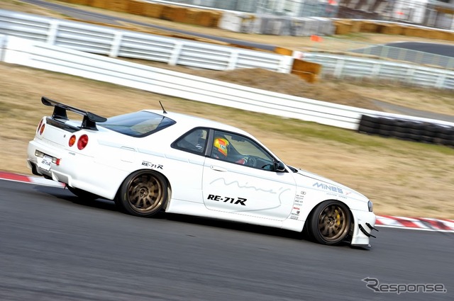 POTENZA RE-71Rを装着したマインズ スカイライン GT-R(R34)