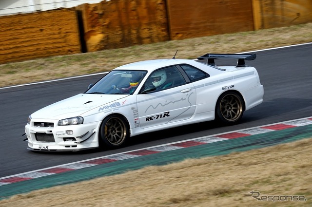 POTENZA RE-71Rを装着したマインズ スカイライン GT-R(R34)