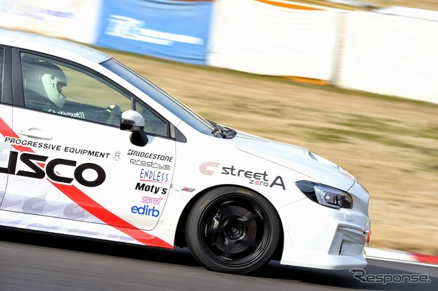 POTENZA RE-71Rを装着した、スバル WRX