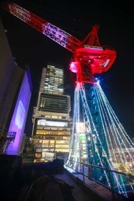 渋谷駅周辺の工事現場を演出する「SHIBUYA VIVID SNOW ILLUMINATION」