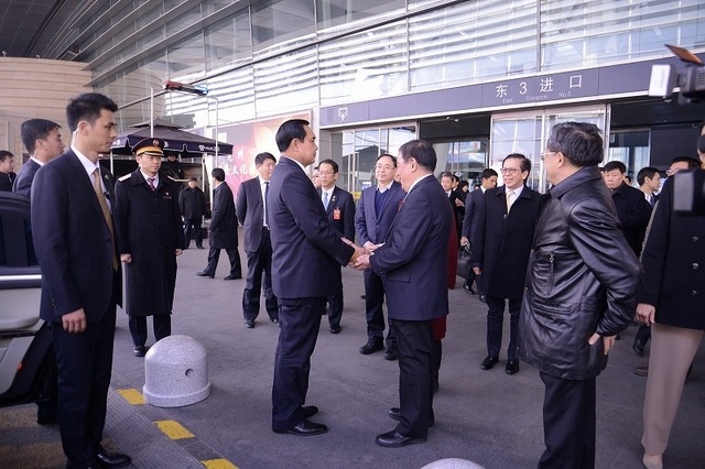 タイ軍政首相、中国で高速鉄道に試乗