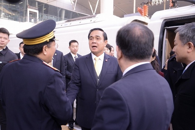 タイ軍政首相、中国で高速鉄道に試乗