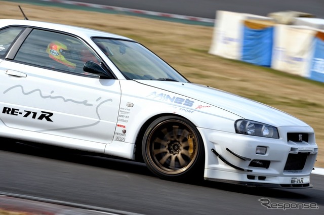 POTENZA RE-71Rを装着したマインズ スカイライン GT-R(R34)