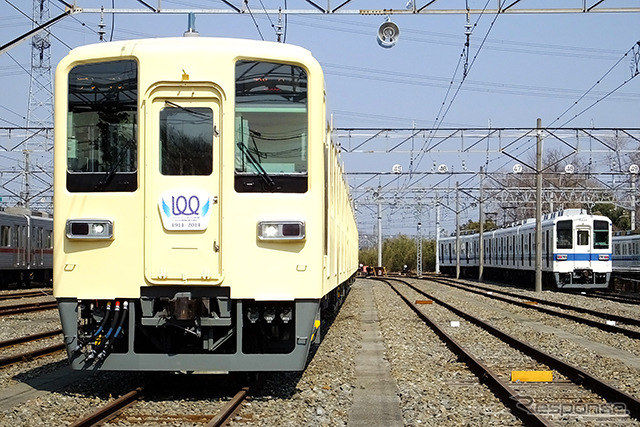 クリーム色に塗られた4両編成(81111)。森林公園検修区(埼玉県比企郡滑川町)で休む