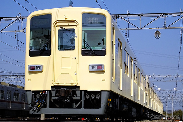 クリーム色に塗られた4両編成(81111)。森林公園検修区で休む