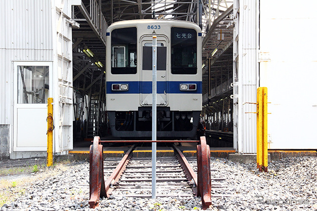 南栗橋車両管区七光台支所(千葉県野田市)で休む野田線の8000系