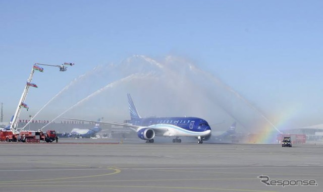 アゼルバイジャン航空、787ドリームライナー初号機を受領（2）