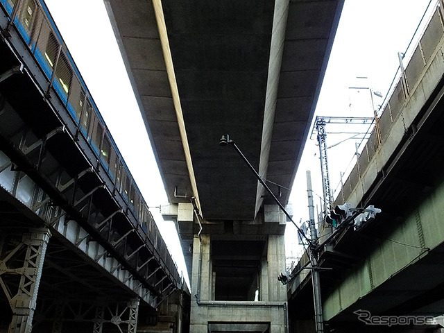 新幹線と京浜東北・山手線の間に建つ上野東京ライン