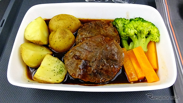 【B787-8／ジェットスター】　ビジネスクラスの夕食