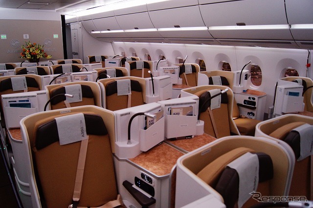【A350 XWB/デモフライト】 千鳥状に配置された半個室タイプとなっている。