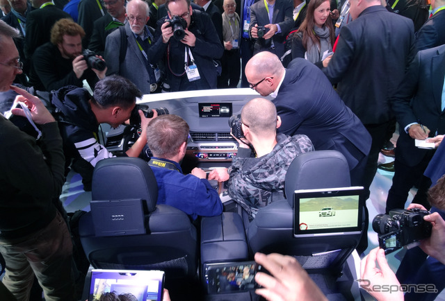 公開されたアウディ Q7 新型の内装(CES)
