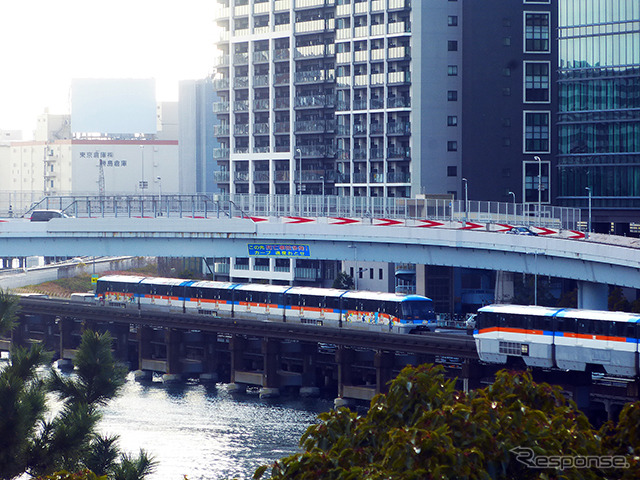 写真手前から京浜運河、東京モノレール、羽田線・湾岸線連絡路、羽田線