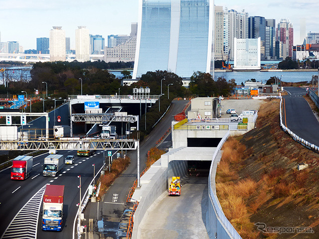 湾岸線の北側では、建設中の国道357号（湾岸道）の姿が見えた