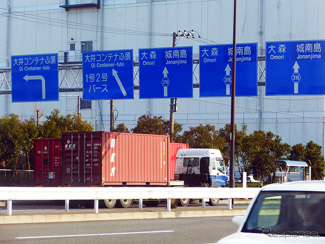コンテナ車両が行き交う都道316号(日本橋芝浦大森線)