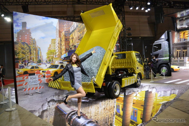 日野自動車(東京オートサロン15 )