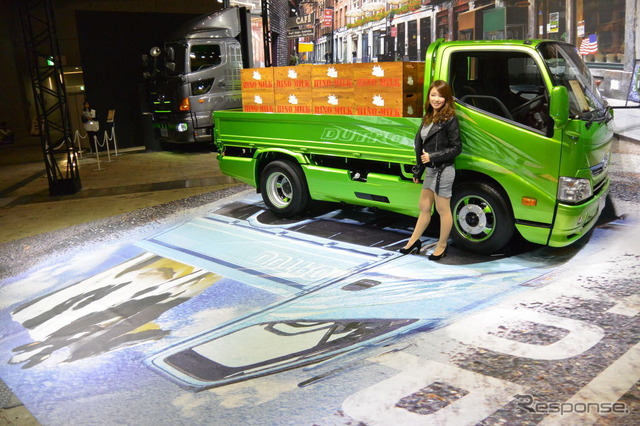日野自動車(東京オートサロン15 )