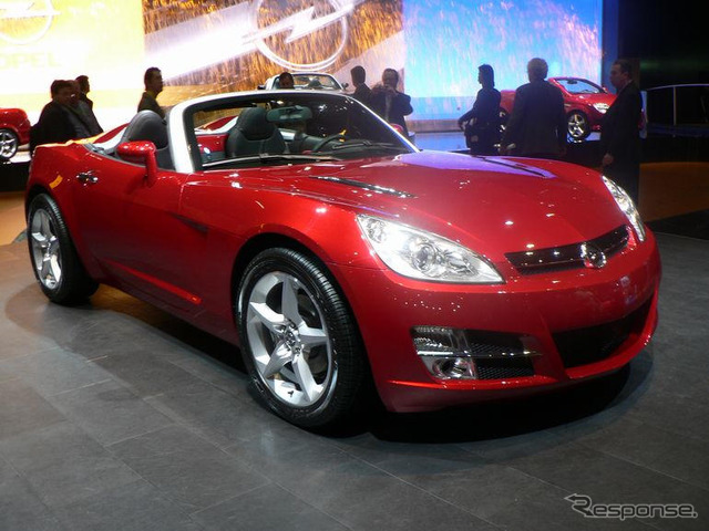 【ジュネーブモーターショー06】オペル『GT』新旧揃い踏み
