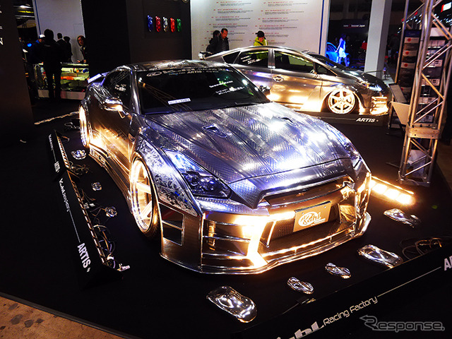 高級カトラリーのような輝きを放つルーフコーポレーション(名古屋市)の「2015Ver R35GT-R」