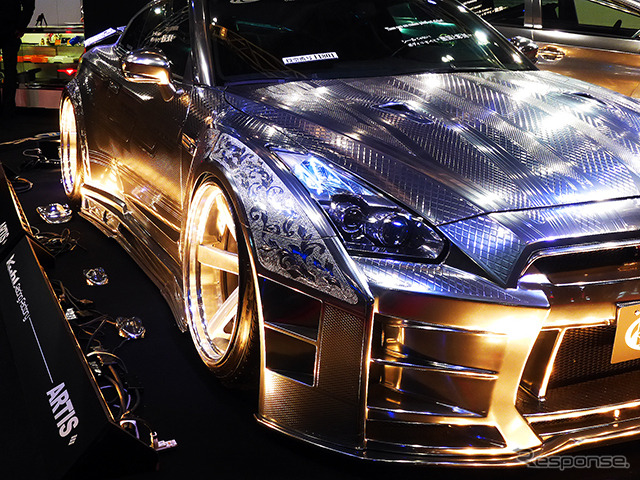 高級カトラリーのような輝きを放つルーフコーポレーション(名古屋市)の「2015Ver R35GT-R」