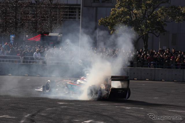 東京オートサロン2015スーパーフォーミュラデモランの様子