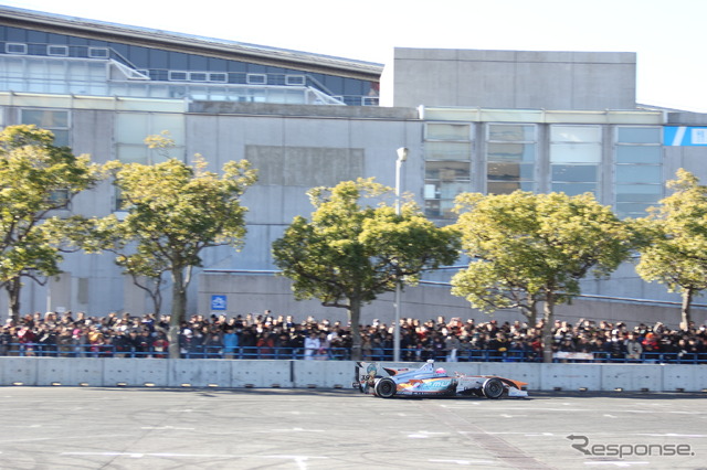 東京オートサロン2015スーパーフォーミュラデモランの様子