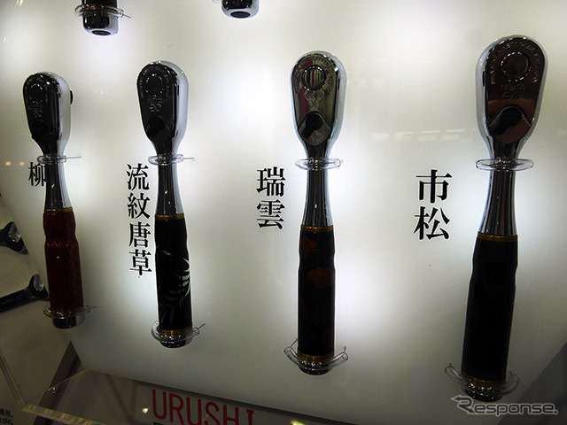 『魅せる!“KTC WORLD”~華やかに煌びやかに美しく~』をコンセプトに、特別カラーの工具ケースや90枚ギアのラチェットを展示した京都機械工具(東京オートサロン2015/幕張メッセ)