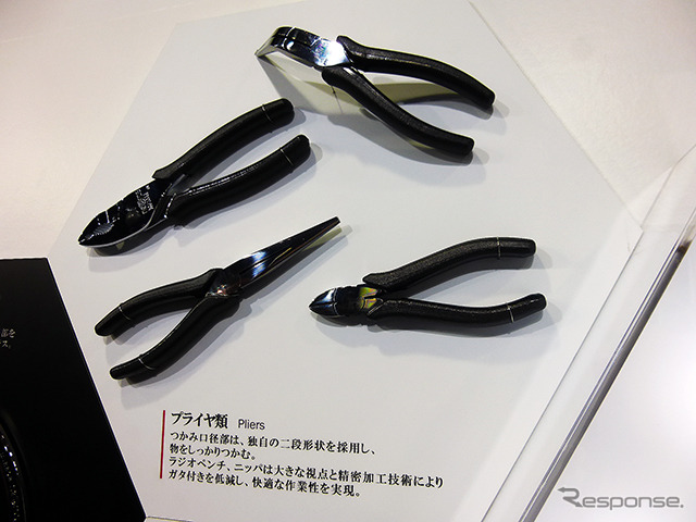 『魅せる!“KTC WORLD”~華やかに煌びやかに美しく~』をコンセプトに、特別カラーの工具ケースや90枚ギアのラチェットを展示した京都機械工具(東京オートサロン2015/幕張メッセ)