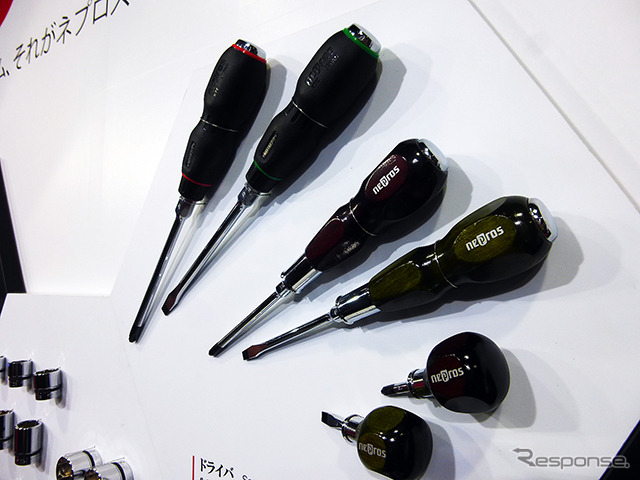 『魅せる!“KTC WORLD”~華やかに煌びやかに美しく~』をコンセプトに、特別カラーの工具ケースや90枚ギアのラチェットを展示した京都機械工具(東京オートサロン2015/幕張メッセ)