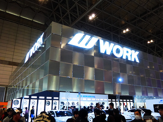 ワーク（WORK）は、2015年モデルを中心に、GNOSIS、ZEAST、WORK SION CONCEPT MODELなどを展示（東京オートサロン2015／幕張メッセ）
