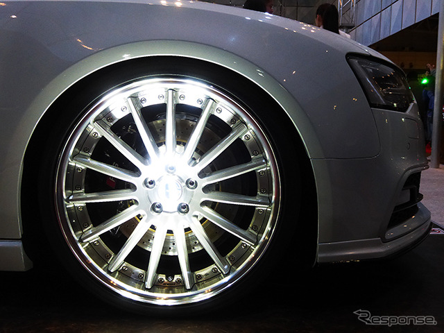 ワーク(WORK)は、2015年モデルを中心に、GNOSIS、ZEAST、WORK SION CONCEPT MODELなどを展示(東京オートサロン2015/幕張メッセ)