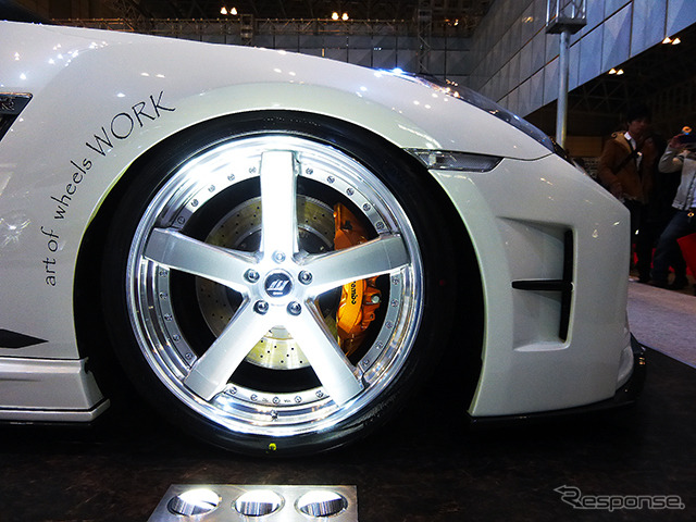 ワーク(WORK)は、2015年モデルを中心に、GNOSIS、ZEAST、WORK SION CONCEPT MODELなどを展示(東京オートサロン2015/幕張メッセ)
