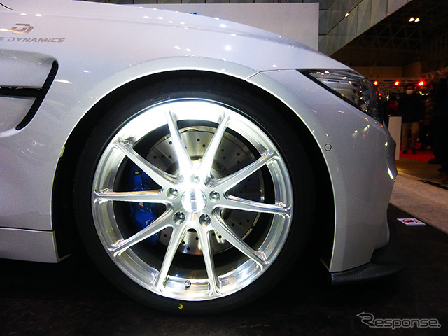 ワーク(WORK)は、2015年モデルを中心に、GNOSIS、ZEAST、WORK SION CONCEPT MODELなどを展示(東京オートサロン2015/幕張メッセ)