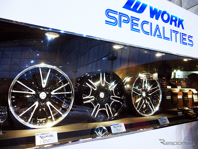 ワーク(WORK)は、2015年モデルを中心に、GNOSIS、ZEAST、WORK SION CONCEPT MODELなどを展示(東京オートサロン2015/幕張メッセ)