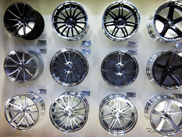 ワーク(WORK)は、2015年モデルを中心に、GNOSIS、ZEAST、WORK SION CONCEPT MODELなどを展示(東京オートサロン2015/幕張メッセ)