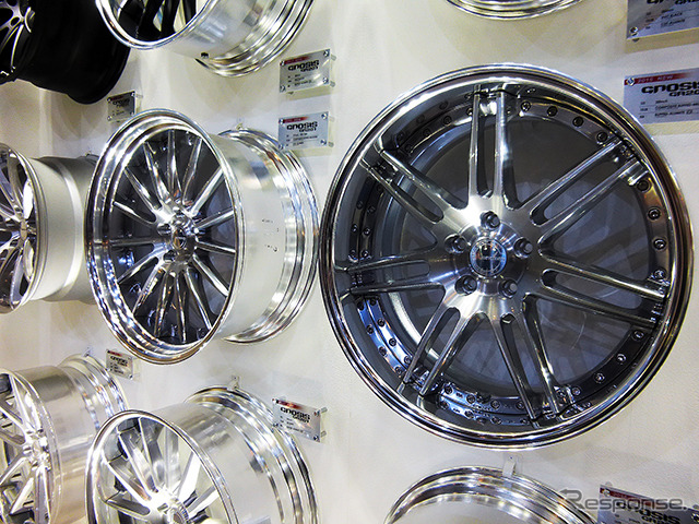 ワーク(WORK)は、2015年モデルを中心に、GNOSIS、ZEAST、WORK SION CONCEPT MODELなどを展示(東京オートサロン2015/幕張メッセ)