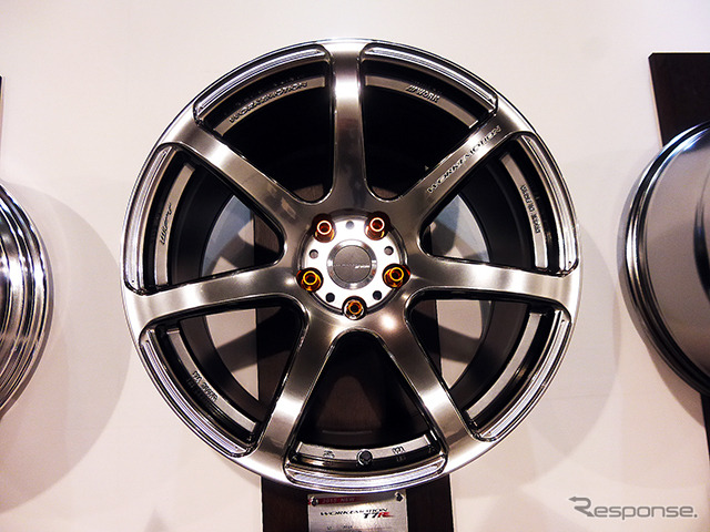 ワーク(WORK)は、2015年モデルを中心に、GNOSIS、ZEAST、WORK SION CONCEPT MODELなどを展示(東京オートサロン2015/幕張メッセ)