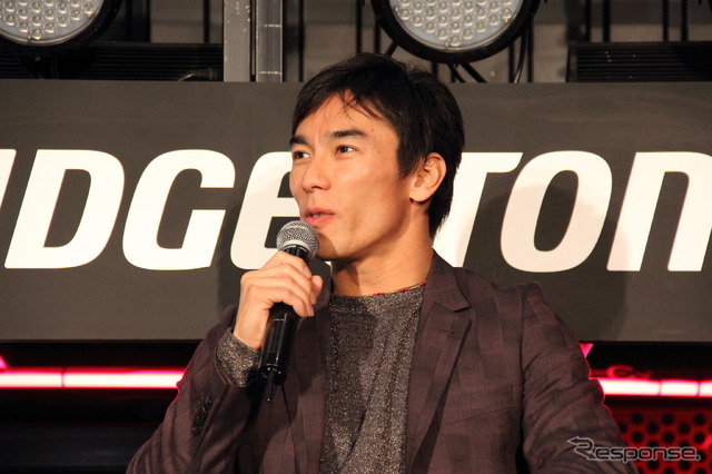 東京オートサロン2015 ブリヂストンブース佐藤琢磨トークショーの様子