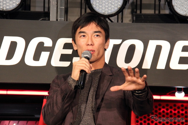 東京オートサロン2015 ブリヂストンブース佐藤琢磨トークショーの様子